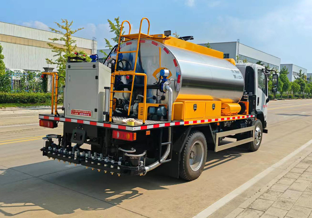 6噸東風專底智能瀝青灑布車