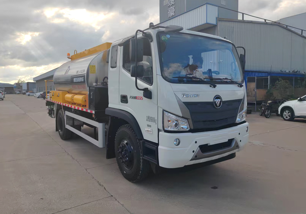 8方福田瑞沃智能瀝青灑布車