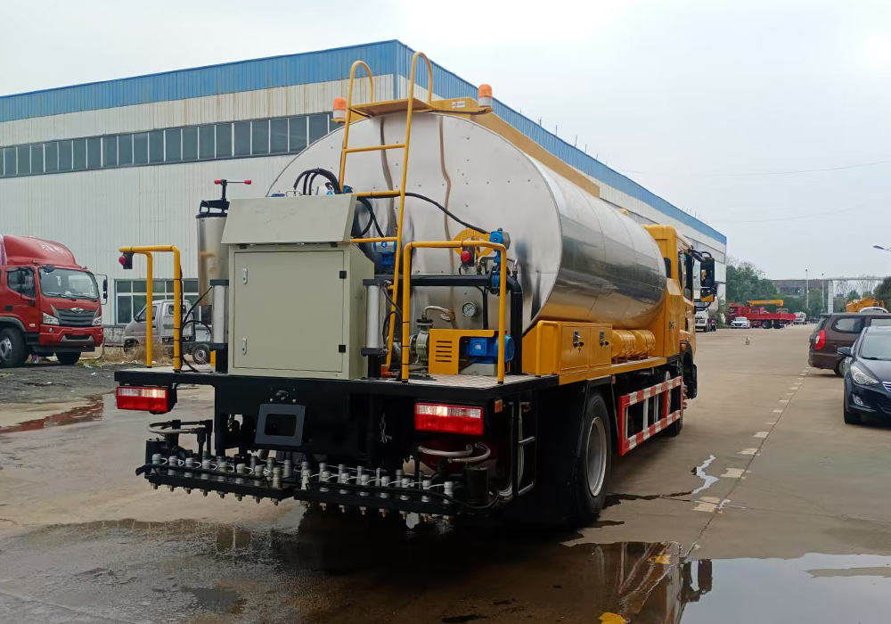 12噸東風(fēng)多利卡(全功率)智能瀝青灑布車(chē)