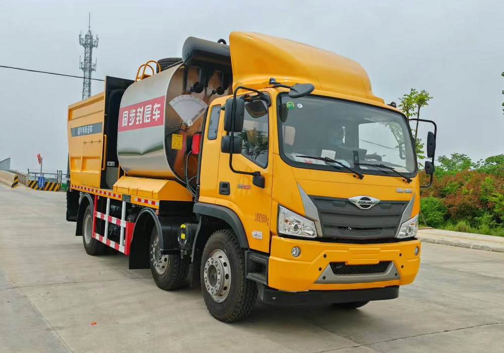 福田瑞沃小三軸（6+8）同步碎石封層車